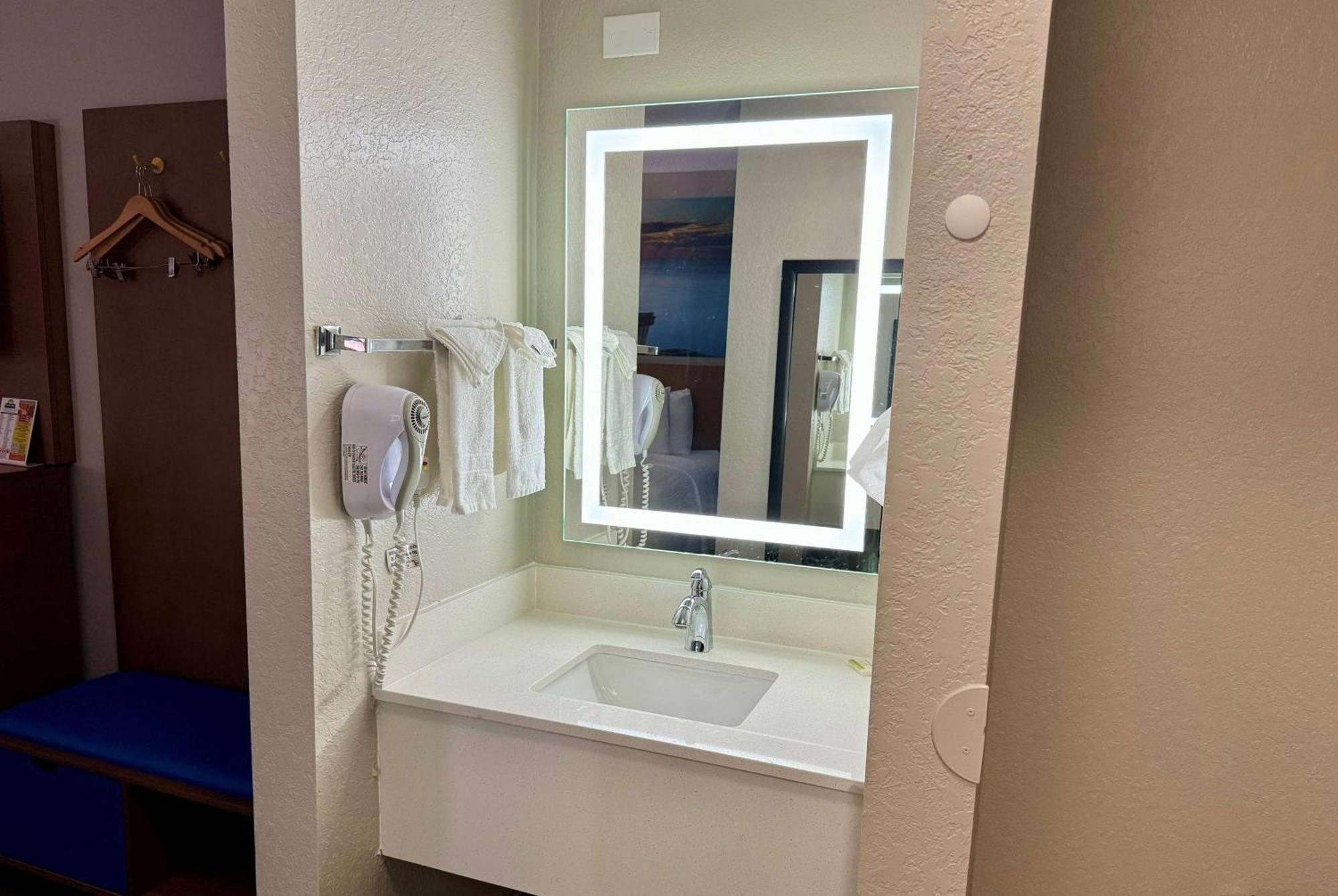 Days Inn By Wyndham Sarasota I-75 Vamo Kültér fotó
